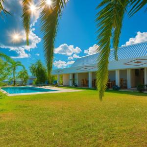 Villa Tima - Luxe Tropical avec Piscine Jacuzzi Sauna et Vue Panoramique