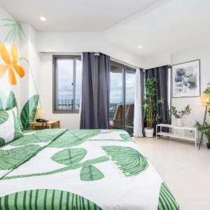 Jungle Studio at Tambuli Ocean View by Dominik Studio with Pool & Balcony in Mactan