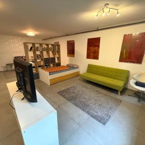 Helle Kellerwohnung im Grünen mit Sauna