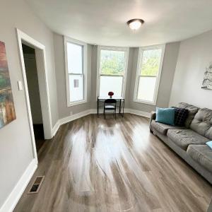 Beautiful Home Near Downtwon - Free Parking!