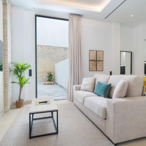 New Design Apartment - Private patio - Gallos 3