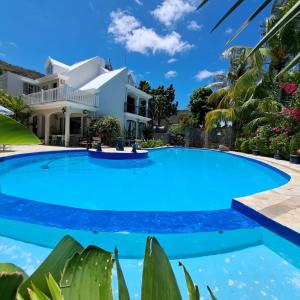 Villa Tourelle of Paradise with bigPrivate Pool
