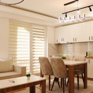 S Lux Center Suites