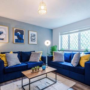 Stylish home - 5G wifi - FREE off-road parking - Sleeps 7