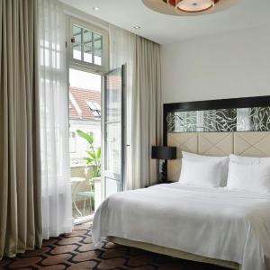 Roomers Berlin Steinplatz, Autograph Collection