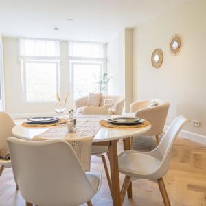 Charming Jordaan Apartment, Canal Views