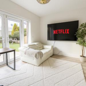 Large 3 Bed Home - Coop Live -Free parking