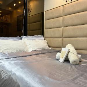 EaseStay by Bren in Shell Residences MOA