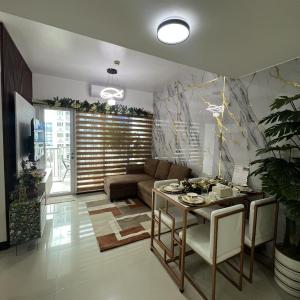 2BR Staycation in front of MOA Near Aiports Entertainment City Ayala Malls Parqal Worldtrade Center PICC Starcity SEA ESCAPE BLISS
