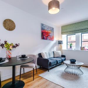 Modern Leeds Central Stay -2 min walk from station