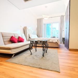 Luxury Studio with Balcony - Close to Metro & Marina