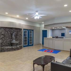 Motel 6 Cornwall Hwy 401 ON