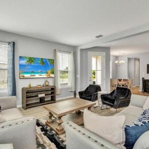 Sunny Amp Bright Modern Retreat