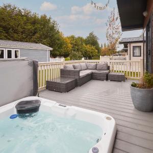 Bluebell Lodge with Hot Tub