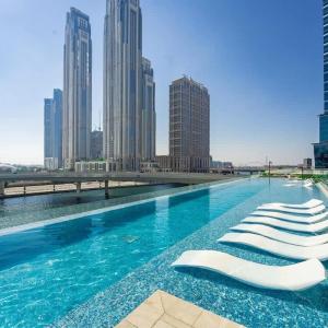 FAM Living - 3 bedroom and Maids Room Retreat Overlooking Dubai Canal