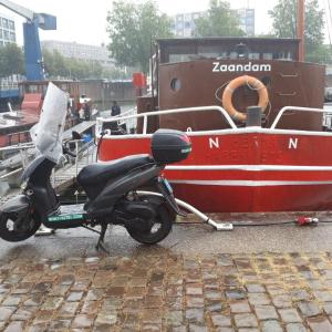 Boat Hotel SIX Rotterdam