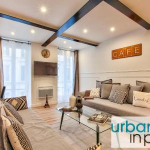 14 Luxury Flat Eiffel Design 1