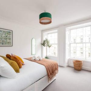 Luxury 3 Bedroom Apt On Edinburgh's Royal Mile