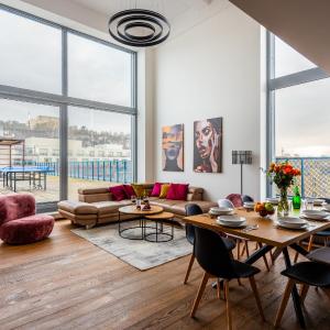 Bright 4 bedrooms apartment