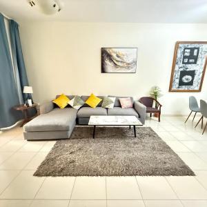 Lavender Oasis - Entire Spacious 1 flat in Jumeirah Village Circle