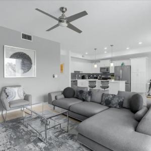 2 Bedrooms 2 Bathrooms Storey Lake Ct