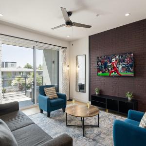 AZ48 - Modern Luxe - Hot Tub - Heart of Old Town