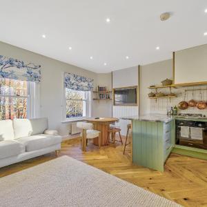 Ivy Little Venice II Pro-Managed