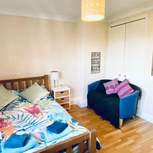Large Double room in West Kensington-Fulham