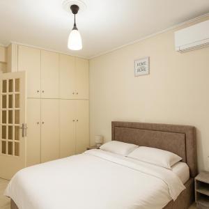 Mamour Apartments, Near Tram & 8' to Beach, Queen Bed Comfort