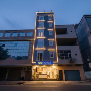 FabHotel Spring - Nr Golden Temple