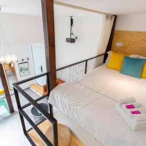 Shanghai Hills&XING 593 Homestay Mid Huaihai Rd Near Metro Line 1 North Zhongshan Rd