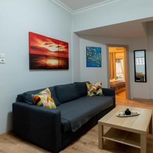 Stylish 2BR Near National Archaeological Museum