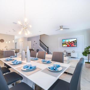 1100YL Townhouse 5 Beds & 4 Baths with Private Pool