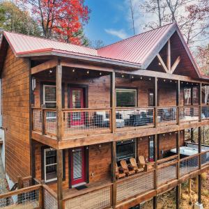 Top rated Smokies Cabin, Arcade, HotTub, Sleeps 12