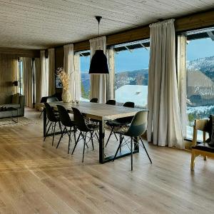 Modern Cabin With Ski In Out At Kvitfjell