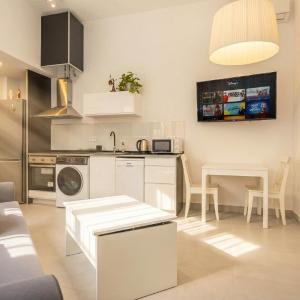Luxury and sunny 2BR apartment Premium Spot