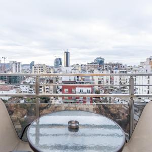Modern 1BR Skyline City View - Central Tirana