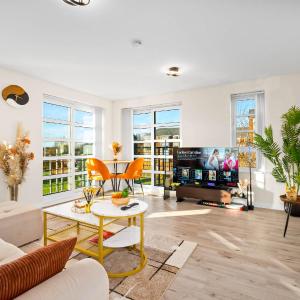Dote Haven Stylish 2 Bed Apartment - Free Parking and Free High Speed WIFI