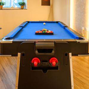 Luxurious 3BR with a pool table at Marina Walk