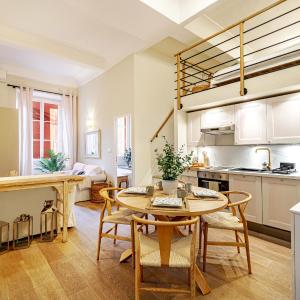 Elegant flat with AC, heart of old Nice, Walking to the Beach!