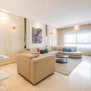 cozy living, Chic 3BR appartement with parking!