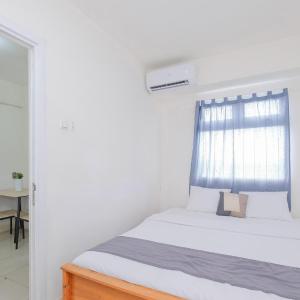 Cozy and Simply 1BR Green Pramuka Apartment By Travelio