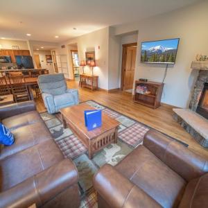 Red Hawk Townhomes 2321 with SummitCove Lodging in Colorado