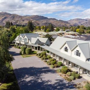 Colonial Manor Motel