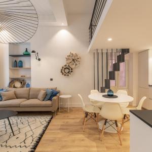 COURS SALEYA Renovated 3 Bedrooms 1 min to Beach Air Conditioning