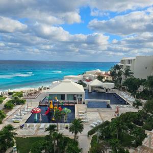 Departamento con balcón y vista al mar ideal para estadías largas en Cancún