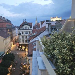 Terrace in Old Town - Castle & Cathedral View