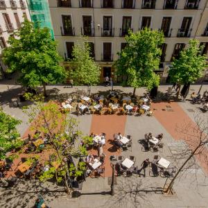 Pequeño descanso para 3, en Plaza de Chueca