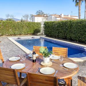 Holiday Home Montgri by Interhome