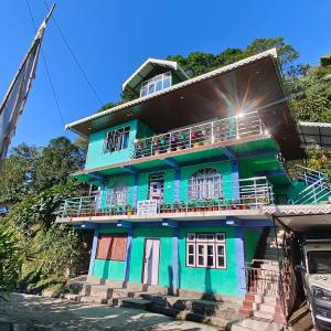 TINCHULEY PINE SHELTER homestay